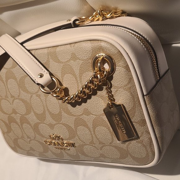 nwt COACH Cammie shoulder bag in signature canevas chalk and gold - Picture 2 of 4